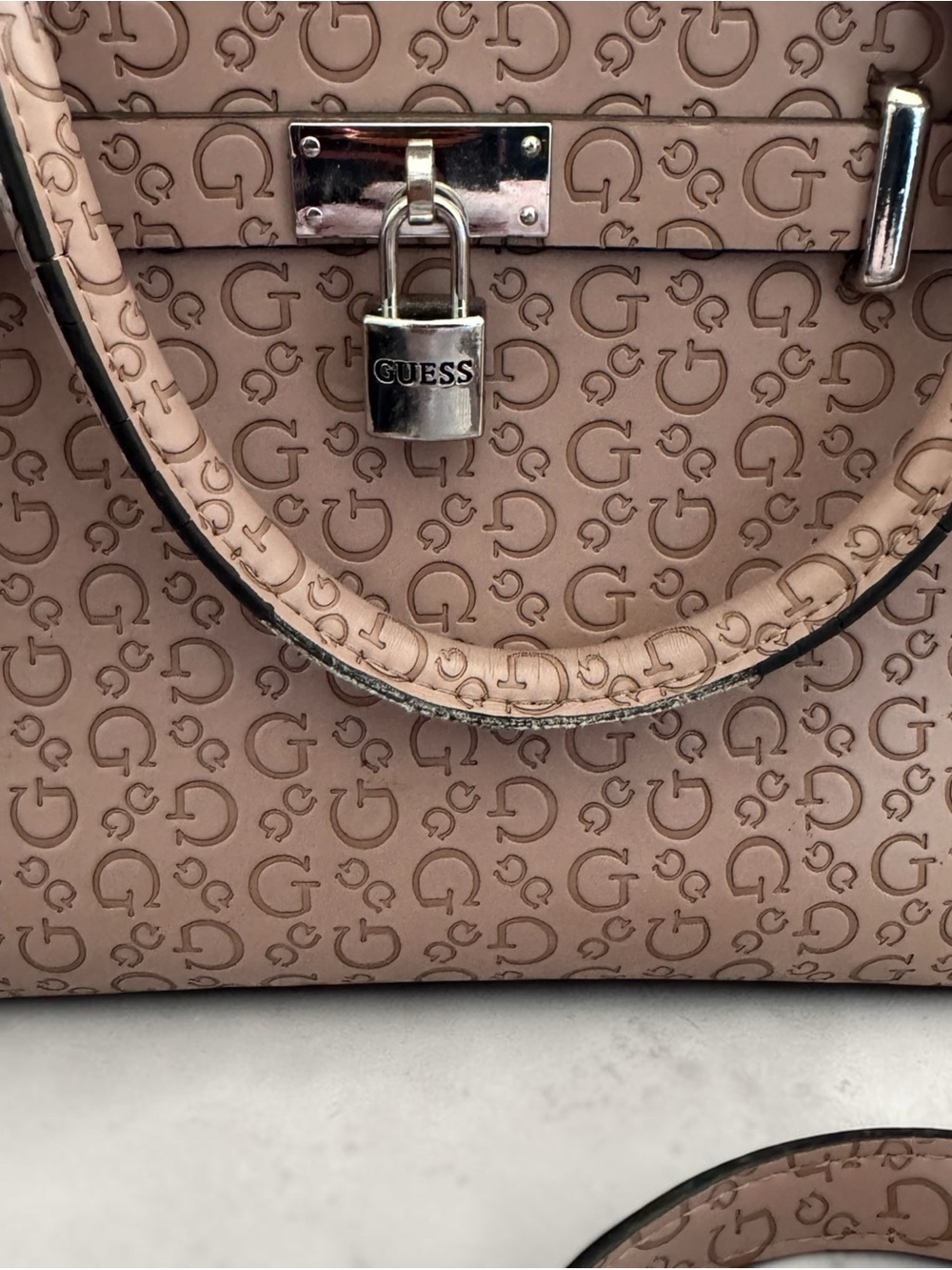 Guess Dusty Mauve Logo Satchel
Crossbody Bag Y2K Monogram Lock
Closure (EUC) - Picture 7 of 13